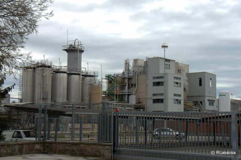 ROPA DE TRABAJO RESISTENTE A LOS PRODUCTOS QUÍMICOS PROVEEDORES