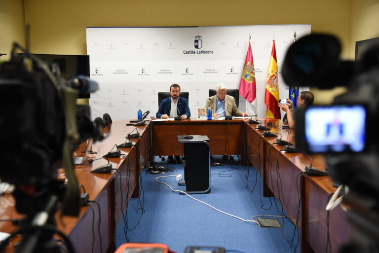 CÓMO CAMBIA INTERNET LAS RELACIONES ENTRE CONSUMIDORES Y PROVEEDORES